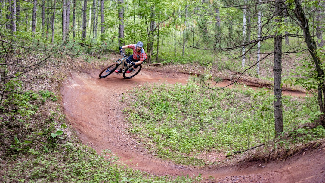 Photo Mountain biking