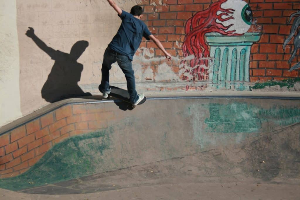 Photo Skateboarders chatting